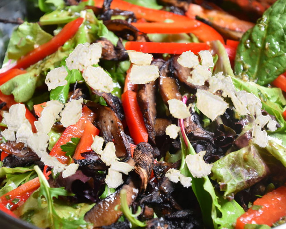 mushroom roasted red pepper spinach salad